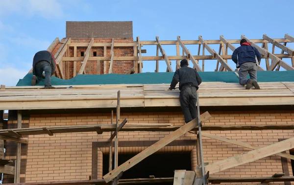Roofing Contractors Offering Customized Roofing Services
