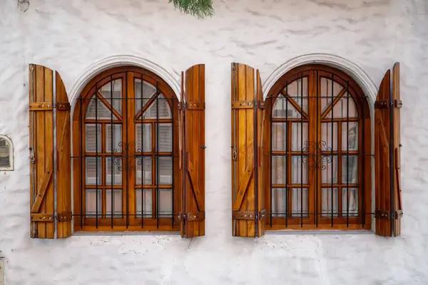 Home windows with different designs for energy efficient living